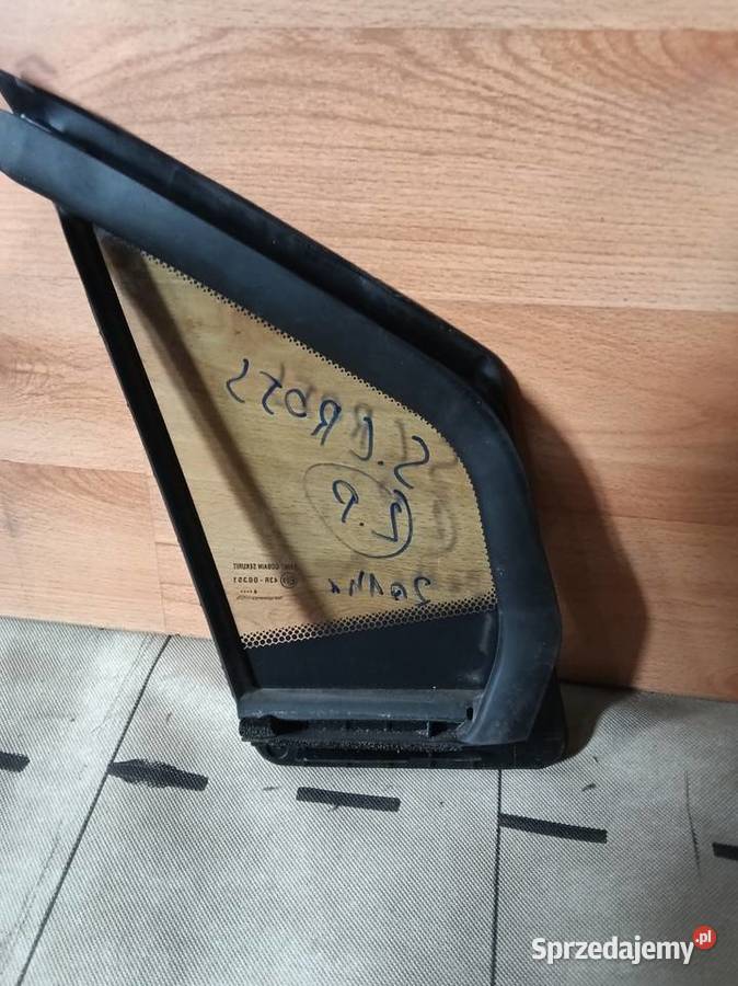 Szyba trójkąt drzwi lewy przód Suzuki sx4 scross Dobra