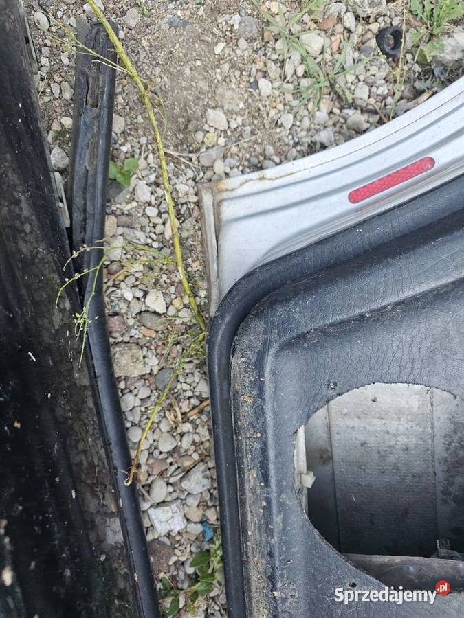 Drzwi audi 80 Polesie sprzedam