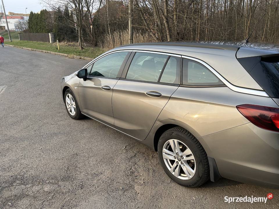 Opel Astra 14 T Sports Tourer Enjoy kupiony w polskim salonie śląskie Dąbrowa Górnicza