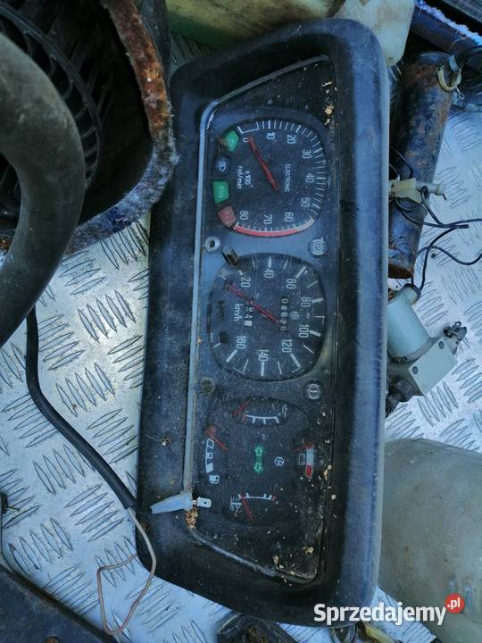 Aro 10 terenowka 4x4 drzwi lampy klapa Pionki