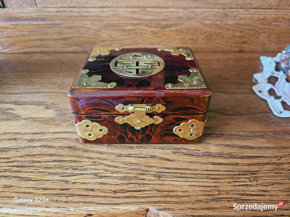 Szkatułka vintage puzderko skrzynka piękna stara mazowieckie Piastów