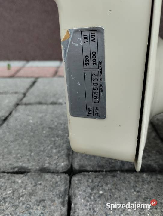 Grzejnik elektryczny z czasów PRLu Koszęcin