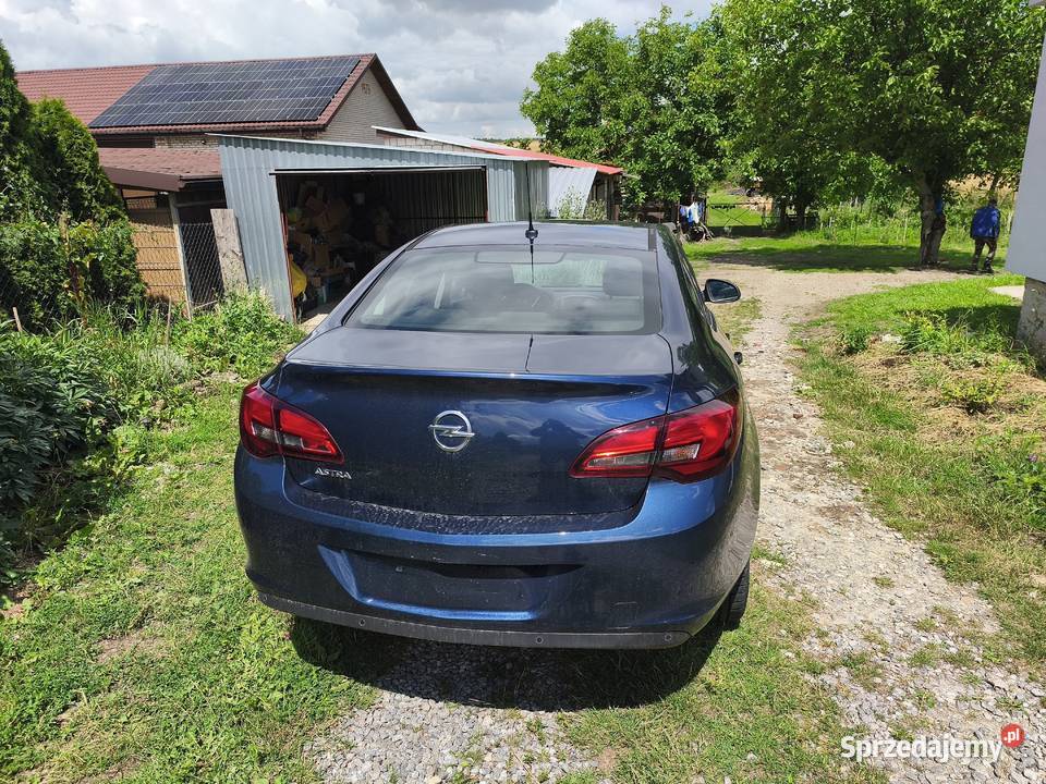 Sprzedam Opel Astra j sedan benzyna sprzedam