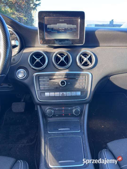 MercedesBenz Klasa A W176 16 A180 BENZYNA 2015 śląskie Częstochowa