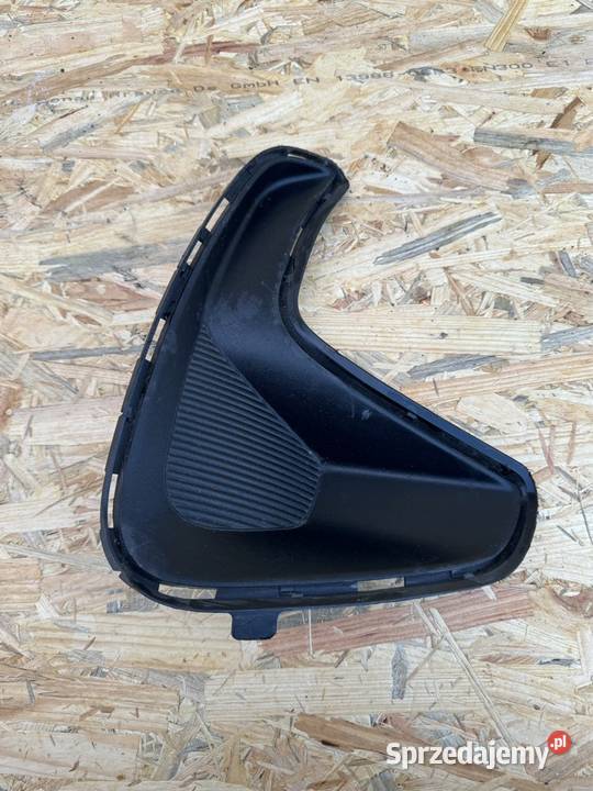 Kratka zderzaka przód prawa rh yaris IV 4 19