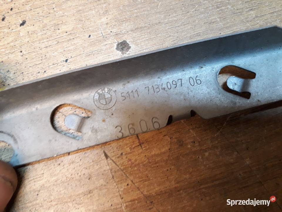 BMW E90 E91 ŚLIZG ZDERZAKA LEWY PRZÓD 7134097 Karoseria