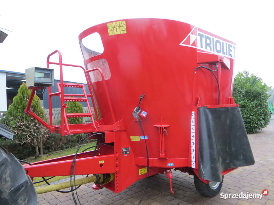 Paszowóz Wóz paszowy TRIOLIET Solomix 1000 Cielcza
