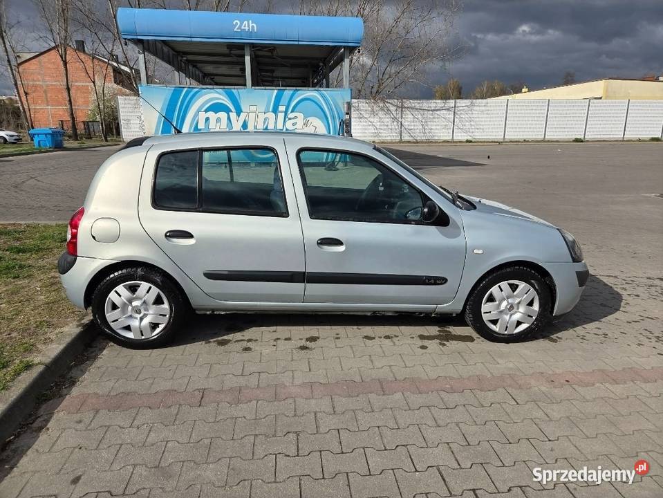 Renault Clio Ii 2003 14 benzyna 16v światła przeciwmgielne Clio łódzkie
