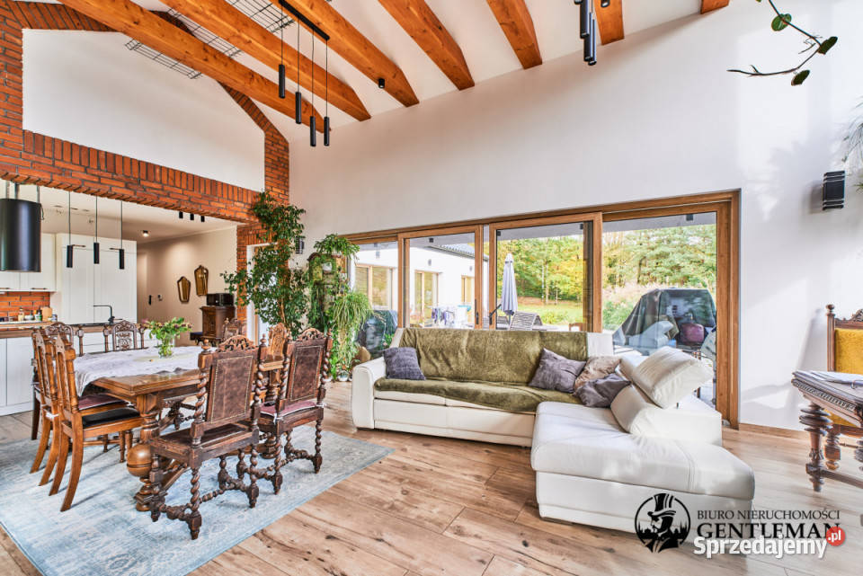 sprzedaży domu wolnostojącego Kostkowo 250m2 sprzedam