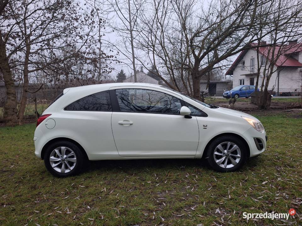 opel corsa 14 benzyna 93000 2011 bezwyp oryginał Rok produkcji 2011 Łódź