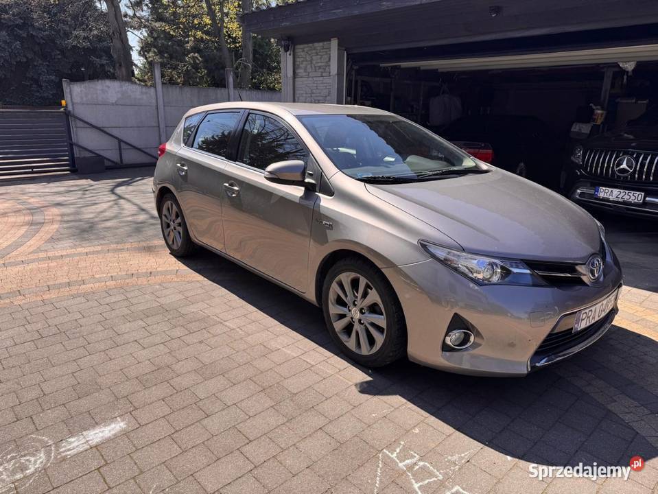 Toyota Auris hybryda 2013 hybryda Sierakowo