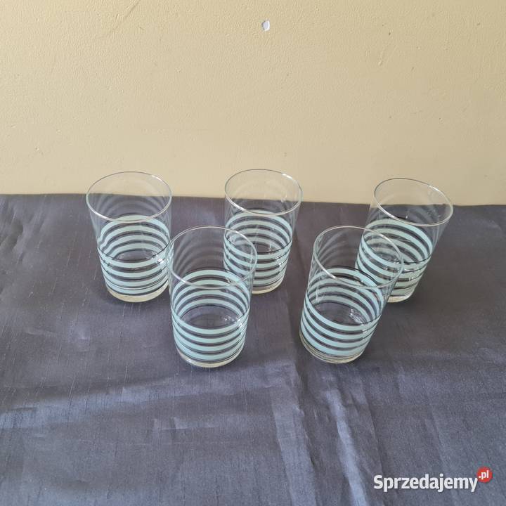 Szklanki z barwinego szkła Okres PRLu Warszawa