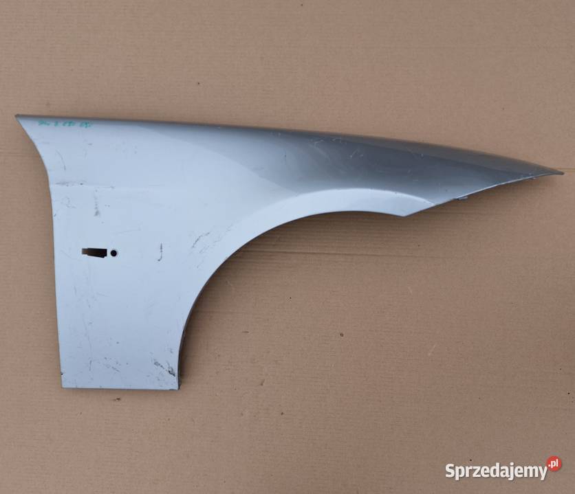 BMW 3 E90 E91BŁOTNIK PRAWY PRZÓD Bieleń