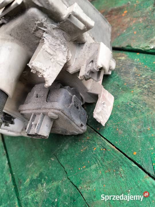 Mitsubishi Carisma LAMPA PRZEDNIA PRAWA osobowe lubelskie Kamień-Kolonia