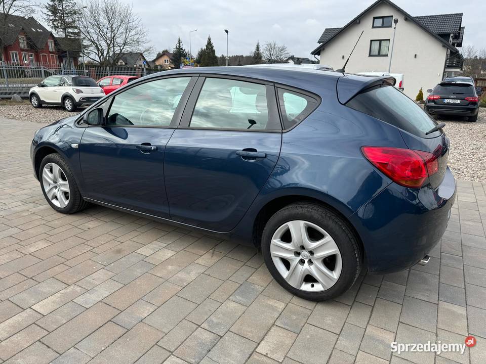 opel astra J 14 benzyna 140 niski przebieg 1364cm3 Dzierżążno