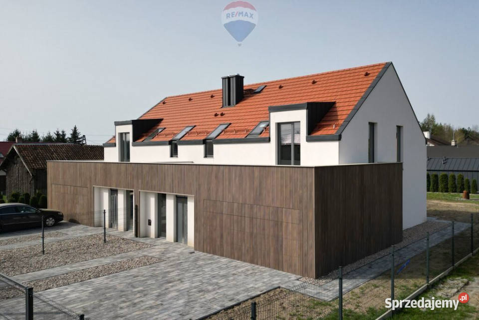 Nowoczesna połowa domu w Wójtowie