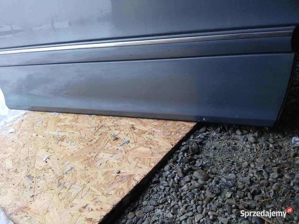 Drzwi Prawy przód Mercedes w203 lak c747 Rok produkcji 2004 Radłów