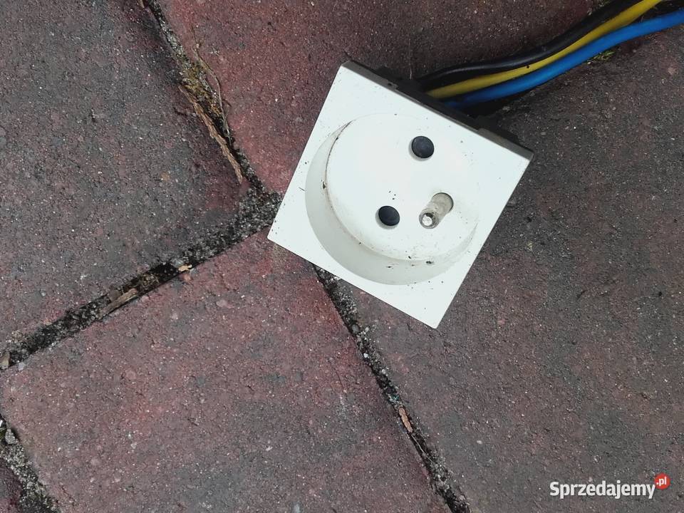 Gniazdka legranc mosaic białe z uziemieniem Szamotuły sprzedam
