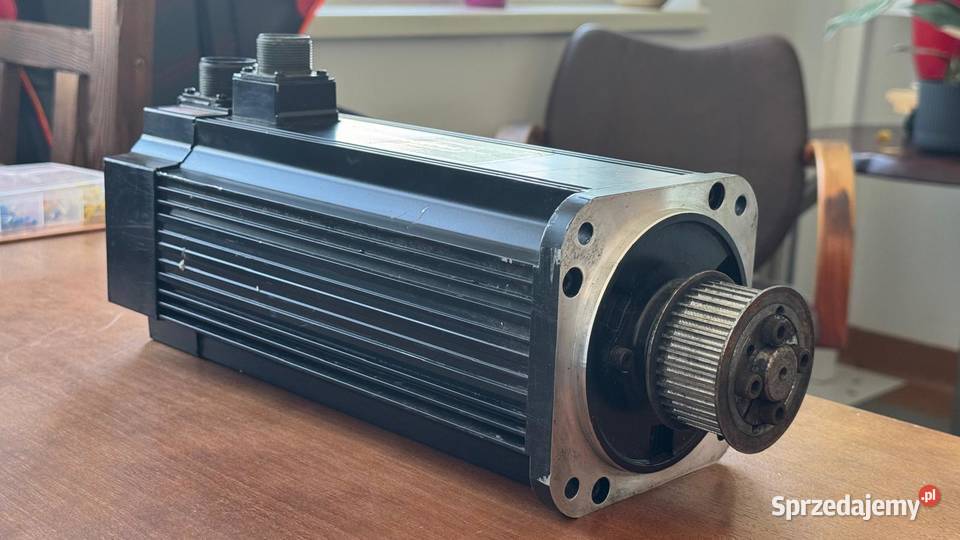 SILNIK SERWOMOTOR AC YASKAWA USAGED13A22 13 kW Brąchnowo