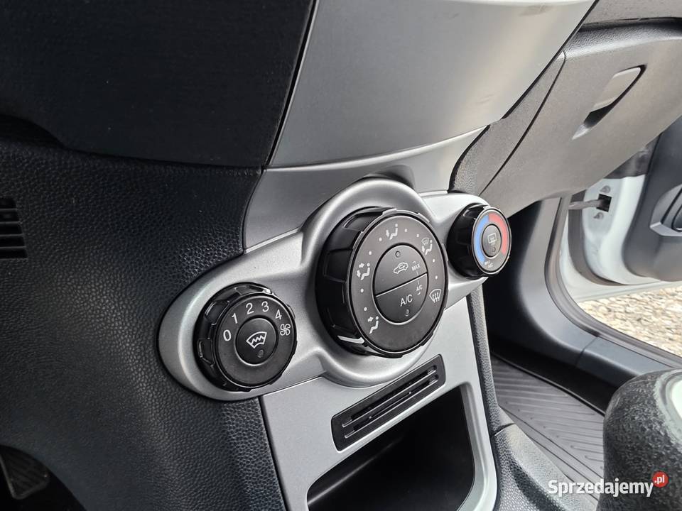 Ford Fiesta125 16V 82 AMBIENTE Super isofix Buk