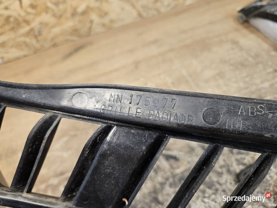 MITSUBISHI OUTLANDER I NERKA LEWA GRILL ATRAPA Międzychód