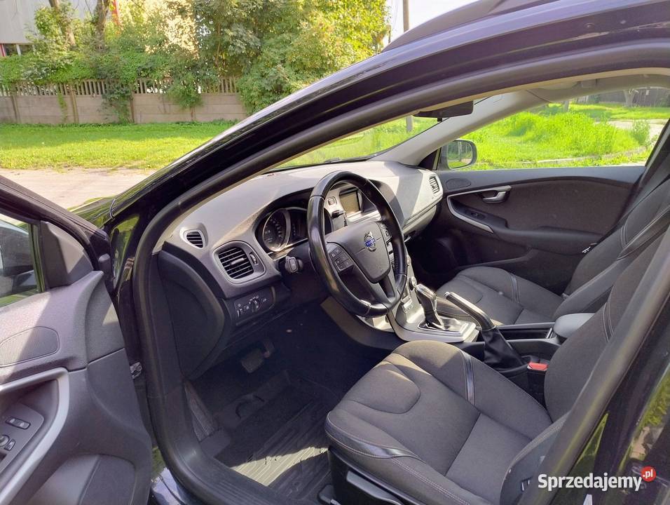 Sprzedam Volvo V40 Cross Country 2014 r Salon aluminiowe felgi V40 Łódź