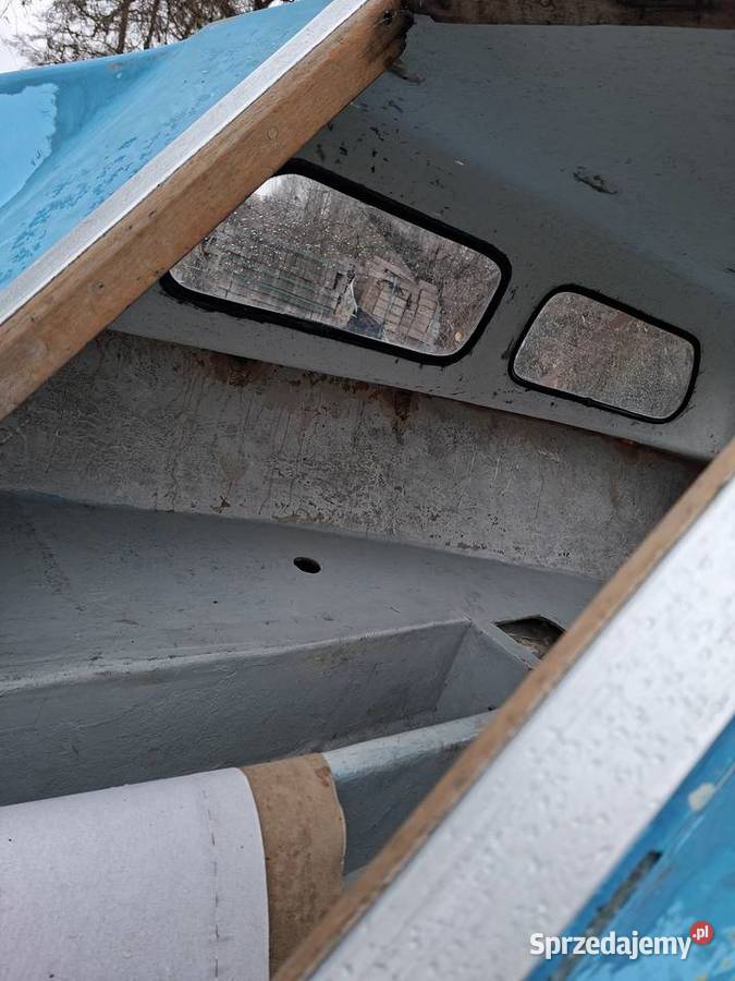 Łódka kabinowa 6 metrów długości z przyczepką