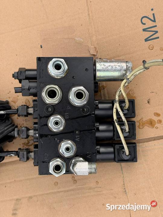 Rozdzielacz hydrauliczny komatsu still Antonie sprzedam