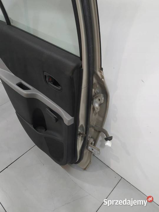DRZWI LEWE TYŁ 5A7 Toyota Yaris II 20052011