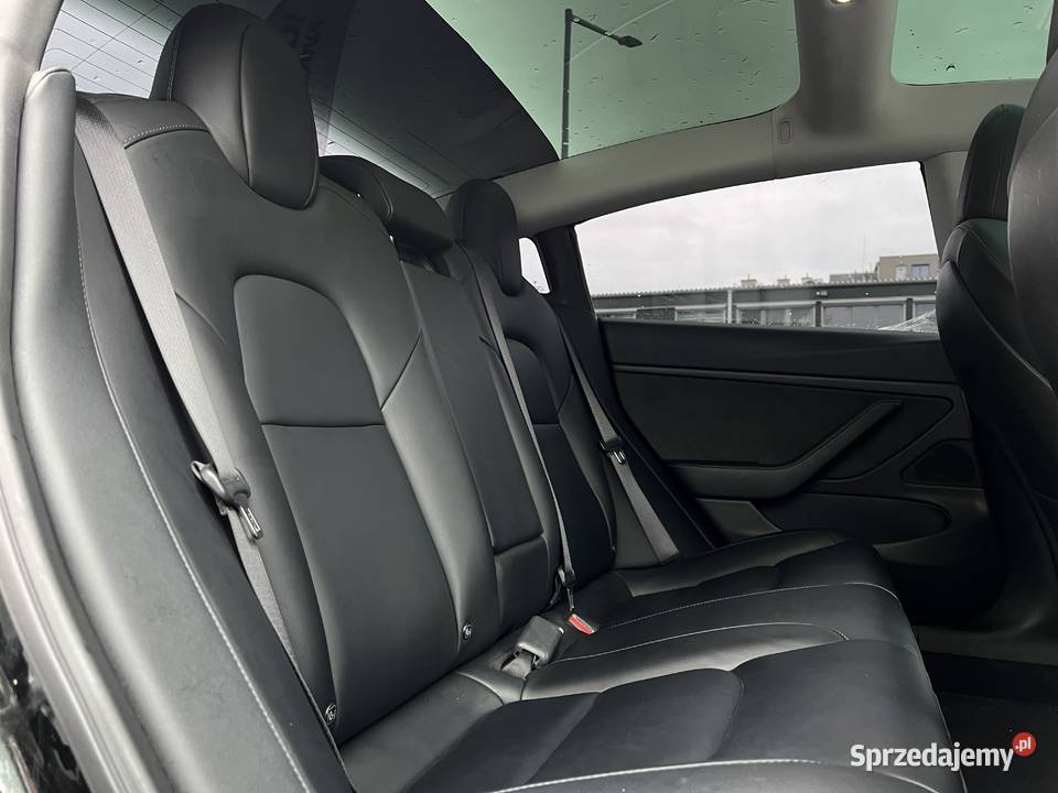 Tesla Model 3 czarny