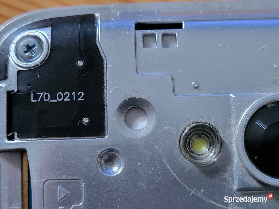 Telefon LG uszkodzony na części
