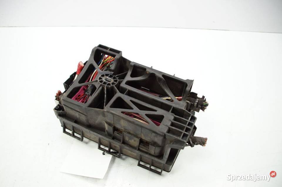 SKRZYNKA BEZPIECZNIKÓW OPEL ASTRA H III 13191126 osobowe sprzedam