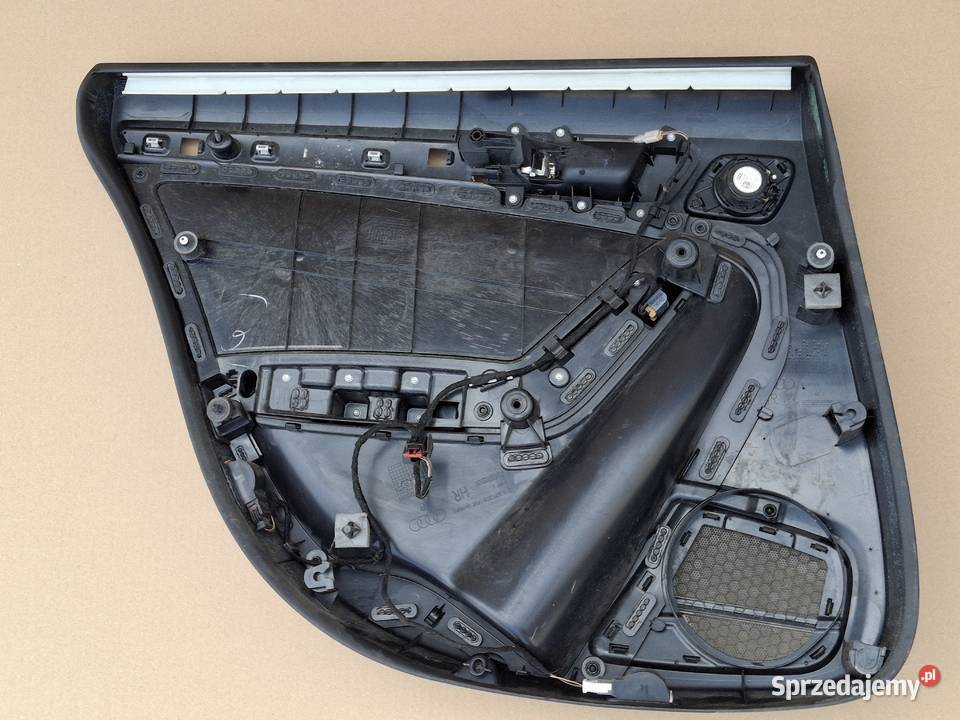 AUDI A5 8T BOCZEK TAPICERKA DRZWI PRAWY TYŁ Motoryzacja Bieleń