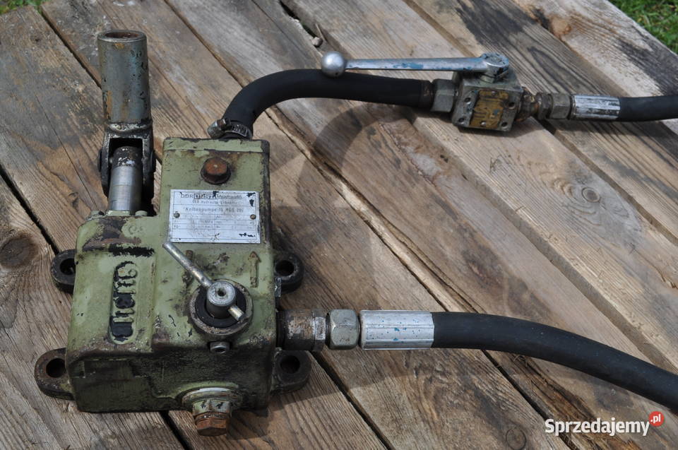 Siłownik z rozdzielaczem komplet nieuszkodzony sprzedam