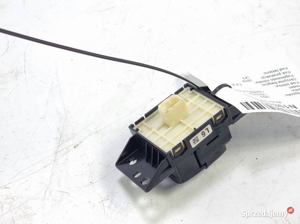 PRZYCISK TOYOTA COROLLA E21 Lipno