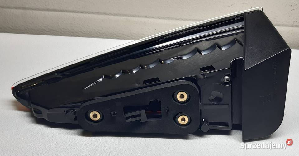 LAMPA TYLNA PRAWA W KLAPĘ LED SKODA ENYAQ Mielęcin