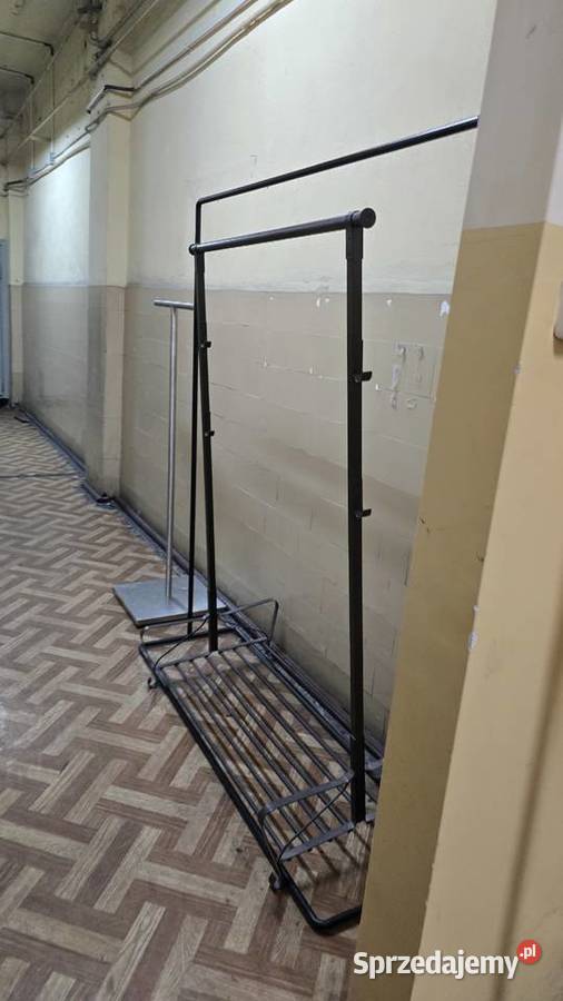 Stojaki do sklepu odzieżowego Bydgoszcz