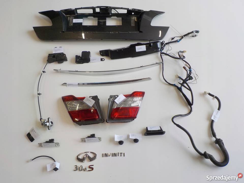 KLAPA BAGAŻNIKA LAMPA INFINITI M Q70 Karoseria Nowy Tomyśl