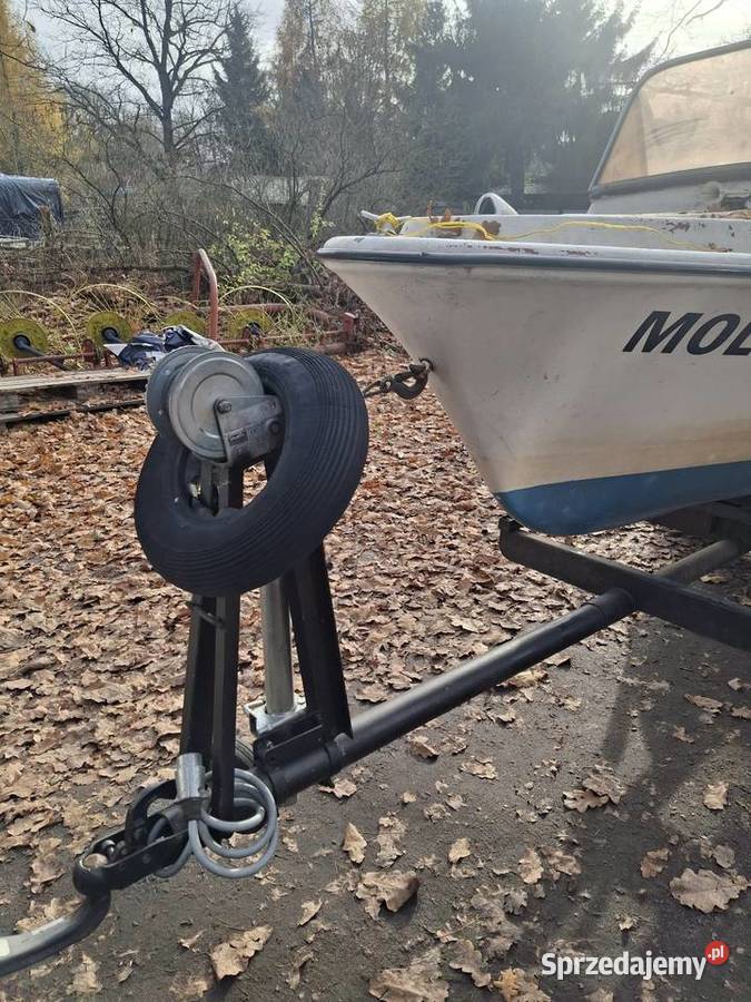 Motorówka z przyczepka łódka