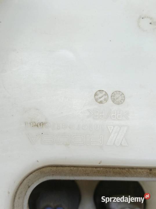 ZBIORNICZEK SPRYSKIWACZY Toyota Yaris III sprzedam