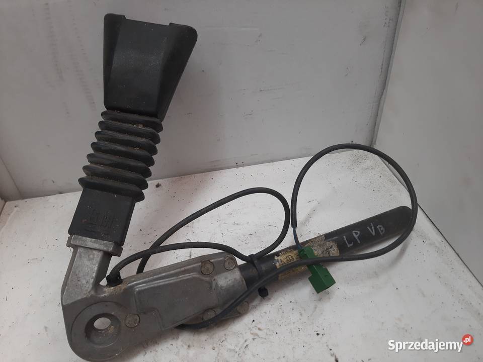 Opel Vectra B lewy napinacz pasa bezpieczeńśtwa Ksawerów