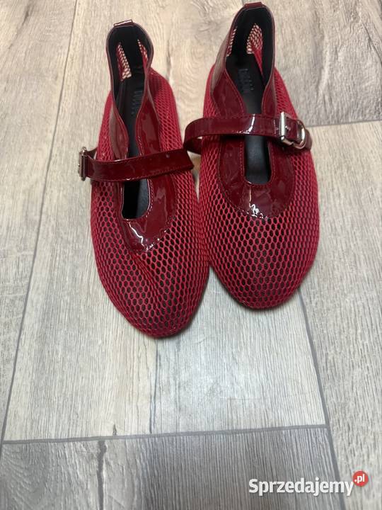 49 Czerwone siateczkowe baleriny wieczorowe z Kraków