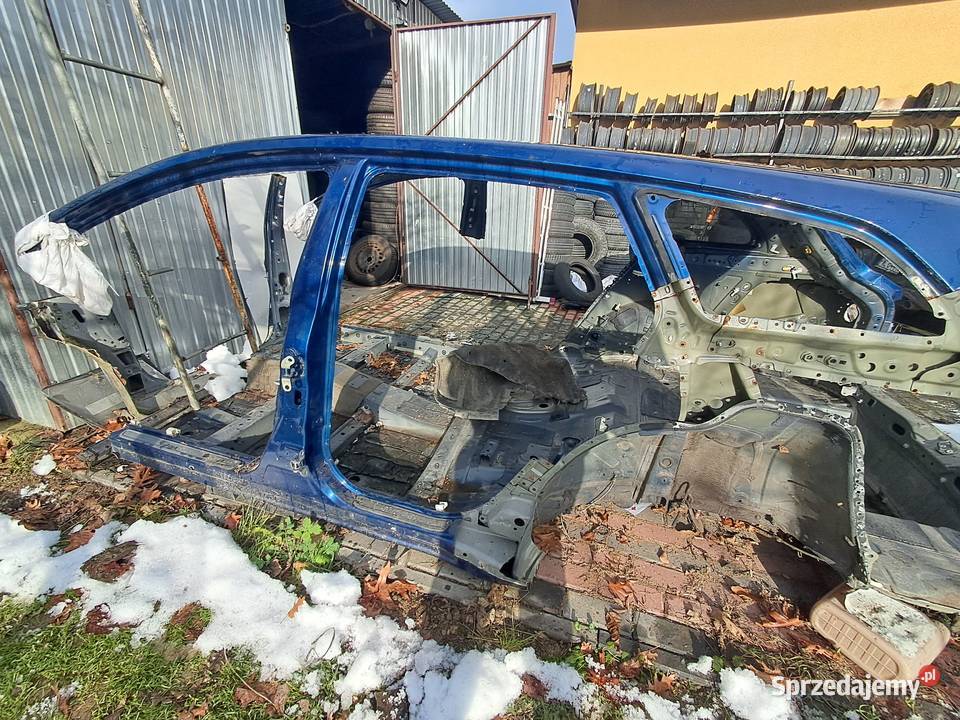 Skorupa Cwiartka AVENSIS wanna próg dach Rok produkcji 2017 Pozostałe sprzedam