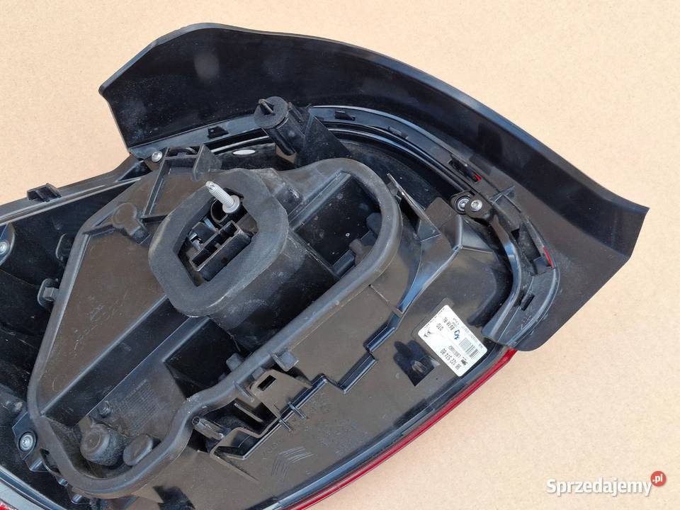 CITROEN C3 III LAMPA PRAWY TY PRAWA TYLNA osobowe Bieleń