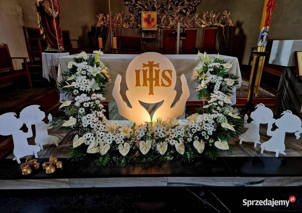 Hostia w dłoniach Dekoracja kościoła na Pierwszą Jasienica Rosielna