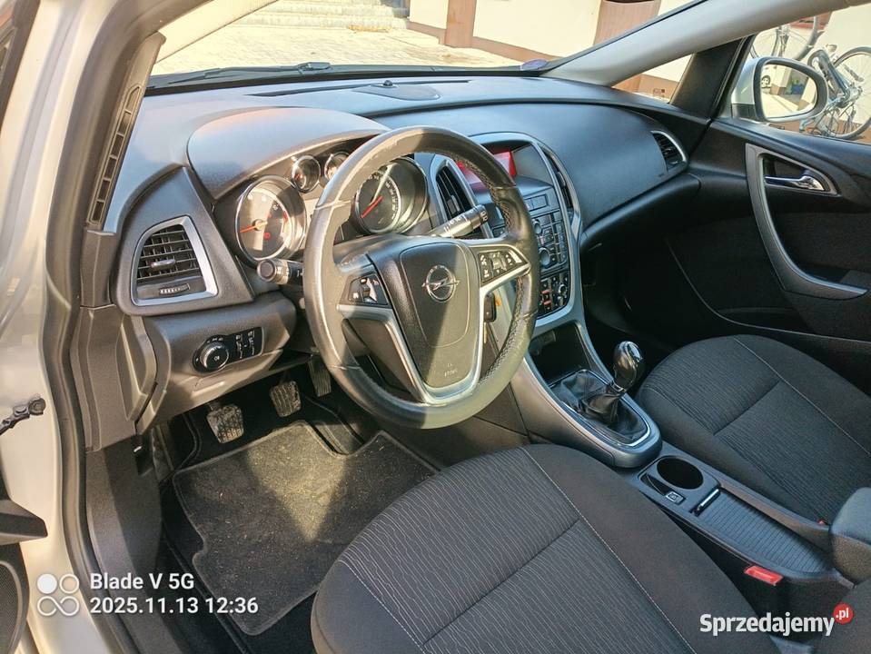 Opel AstraJ 2012 14 B Przebieg 252 VAT marża Opel sprzedam