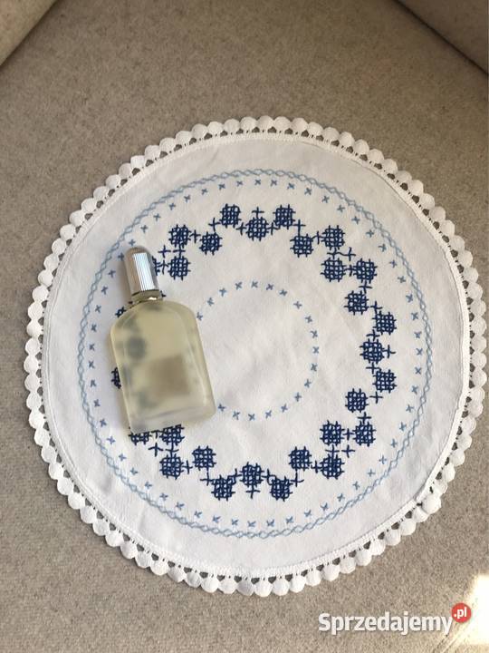 Okrągła haftowana ręcznie serwetka niebieska mazowieckie Warszawa