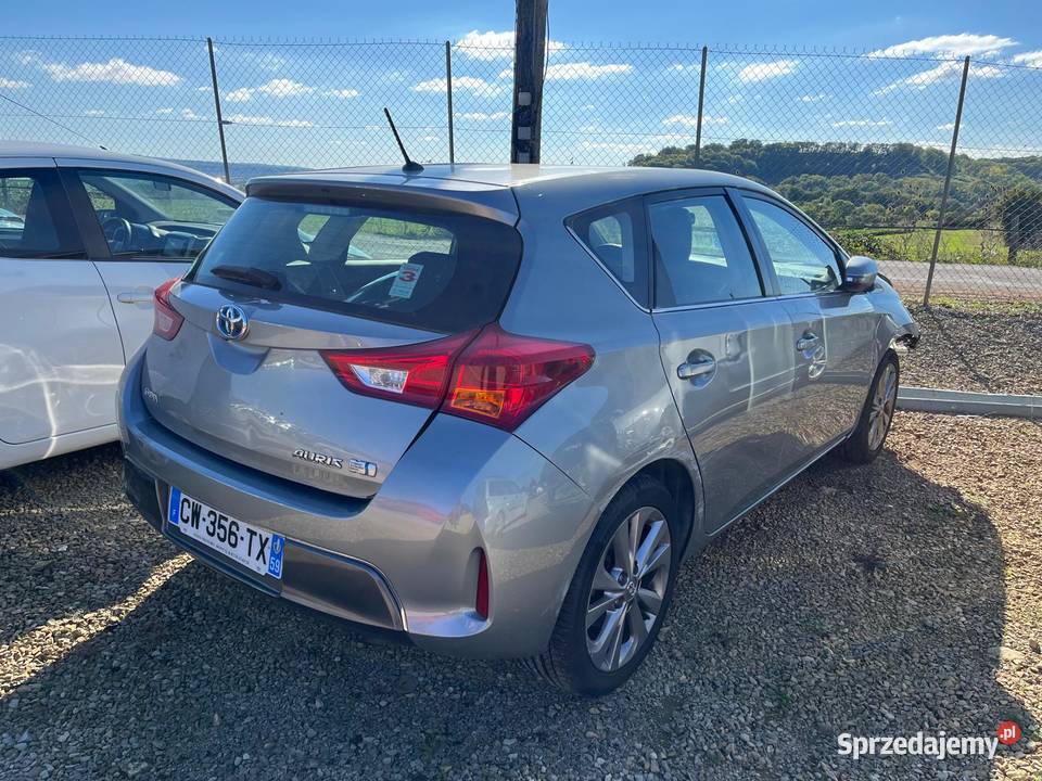 TOYOTA Auris 136H Dynamic CW356 Rok produkcji 2013 Opole