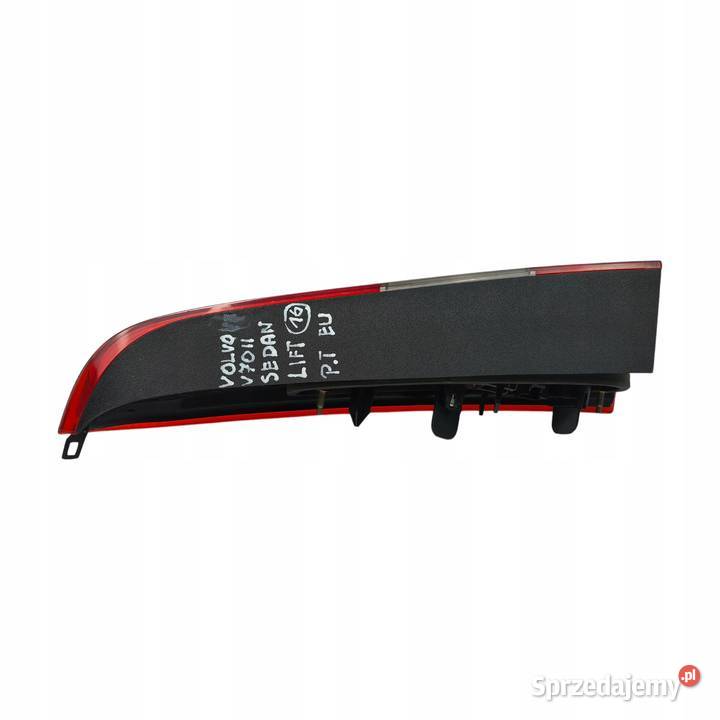 LAMPA PRAWA Volvo V70 XC70 II 20002005 tylna
