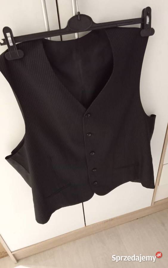 Sprzedam Garnitur Czarny Z Niebieską Nitka Rozmiar Większe niż 62